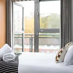 Central-3Bedroom-2Bath-Parking-By Fabaccommodation