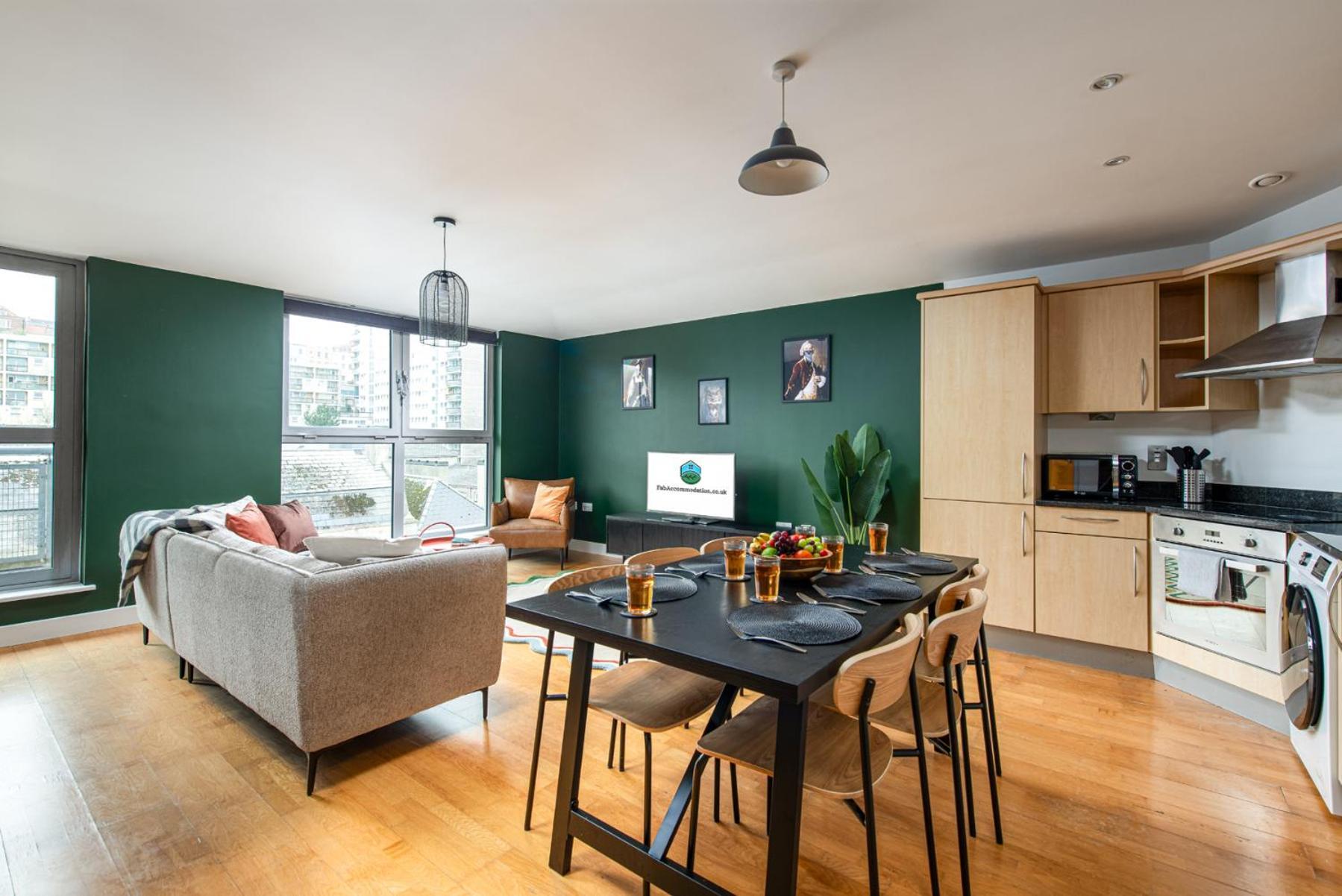 Central-3bedroom-2bath-parking-by Fabaccommodation Appartement *